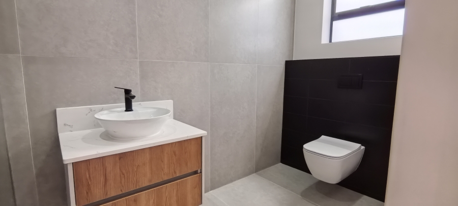 5 Bedroom Property for Sale in Outeniquasbosch Western Cape